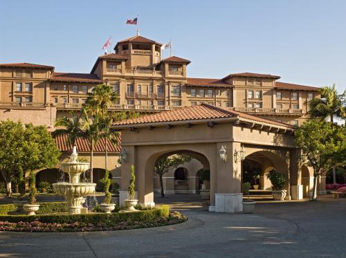 a large building with a fountain in front of it at The Langham Huntington, Pasadena in Pasadena