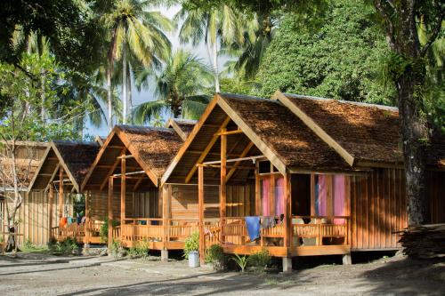 Photo de la galerie de l'établissement Pristine Paradise Dive Resort Una Una, à Pulau Unauna