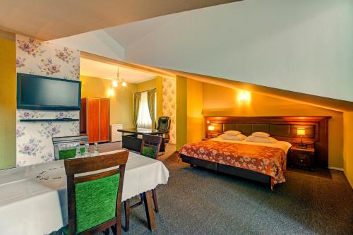 Łóżko lub łóżka w pokoju w obiekcie Hotel i Restauracja Bona