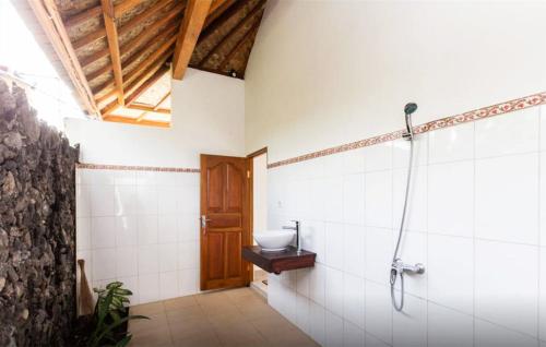 a bathroom with a shower and a toilet in it at Lila Stana - Sidemen Homestay in Sidemen