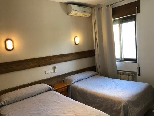 A bed or beds in a room at El Colorín