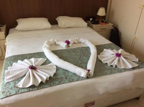 Postel nebo postele na pokoji v ubytování Yaprak Hotel