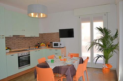 Η κουζίνα ή μικρή κουζίνα στο Cabà Holiday Bardolino D'Annunzio