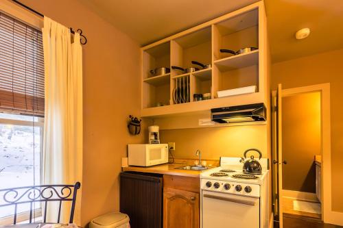 Η κουζίνα ή μικρή κουζίνα στο Snow Goose Bed and Breakfast