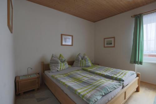 Una cama o camas en una habitación de Ferienwohnungen Matzner