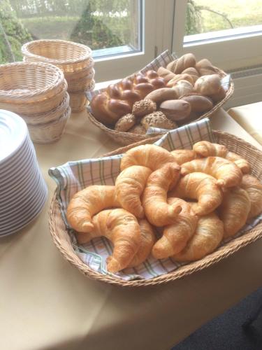 two baskets filled with bread on top of a table at Hotel Restaurant Heidihof in Maienfeld