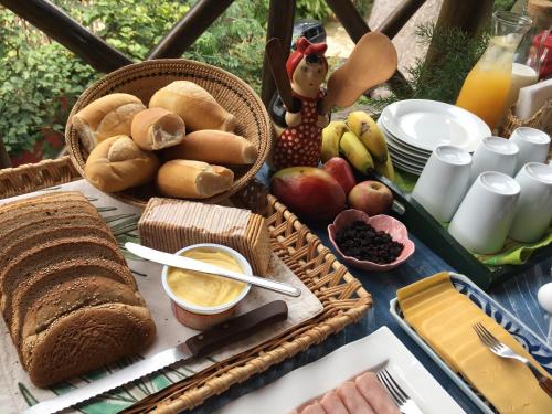 Makanan di atau berdekatan rumah tamu ini