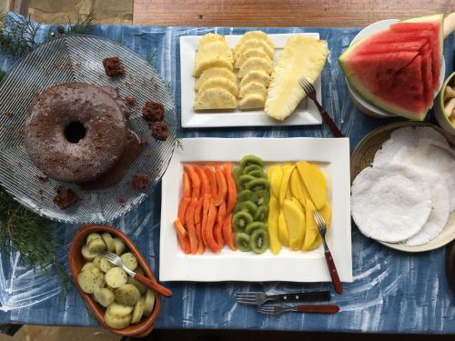 Makanan di atau berdekatan rumah tamu ini