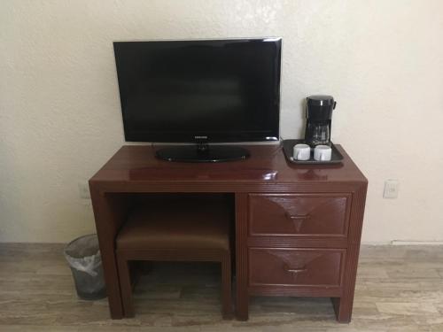 a wooden desk with a television on top of it at Eurohotel in Ciudad del Carmen
