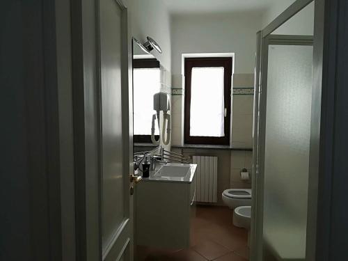a bathroom with a sink and a toilet at Le ginestre in Caselle Torinese