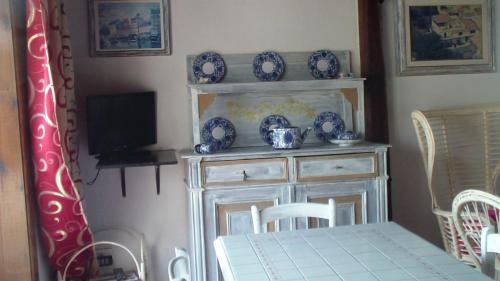 Μια τηλεόραση ή/και κέντρο ψυχαγωγίας στο casa Laura