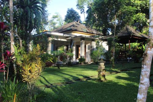 Сад в Tegal Jero Homestay