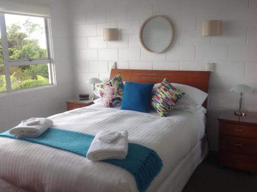 a bedroom with a bed with towels on it at Panorama Heights Apartment in Paihia