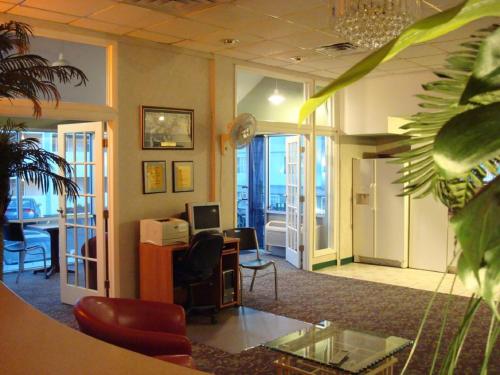 Posezení v ubytování O'Hare Inn & Suites