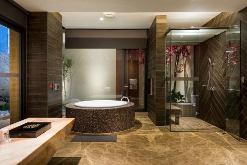 a large bathroom with a tub and a shower at Shu Jia Motel in Taichung