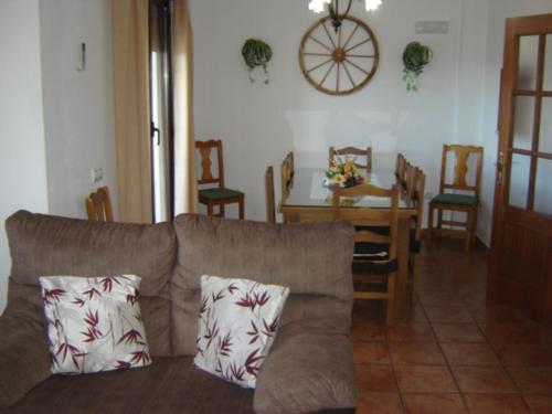 a living room with a couch and a table with chairs at Casa El Pinsapar in El Bosque