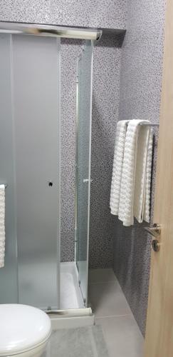 Ένα μπάνιο στο Sunny Napa Apartments