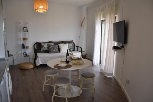 Charming Apartment With Sea View Near Lisbon