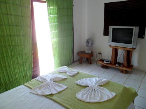 Μια τηλεόραση ή/και κέντρο ψυχαγωγίας στο Pousada Enseada dos Saveiros