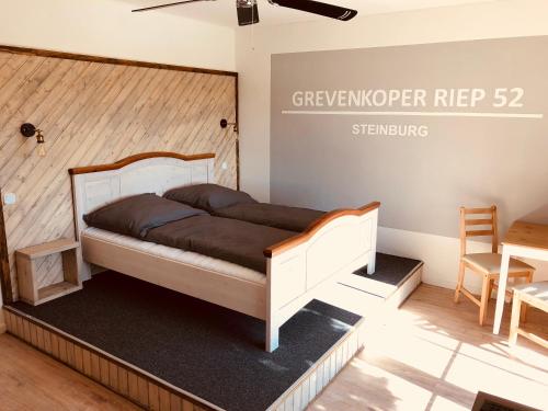 a bed on a platform in a room at Apartment Lotti in Grevenkop