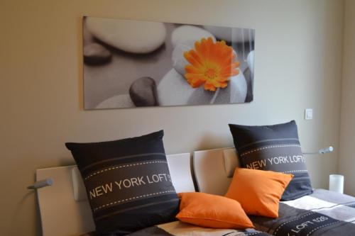 a bedroom with a bed and a painting on the wall at la terrasse du lac in Vielsalm