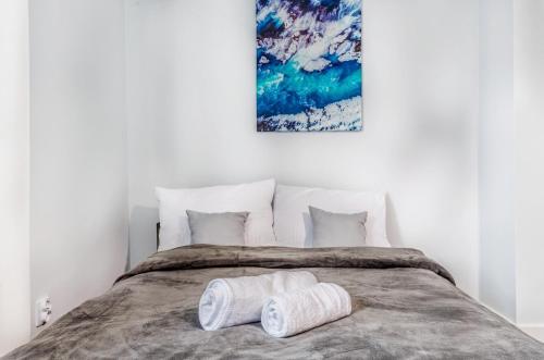 a bedroom with a bed with two towels on it at Apartamenty Novomiejska 17 in Lublin