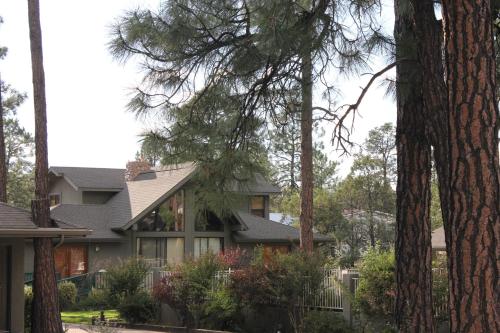 Κήπος έξω από το Majestic Mountain Inn
