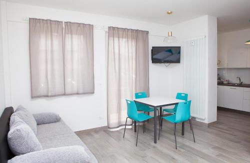 TV a/nebo společenská místnost v ubytování Loft 82 Apartments