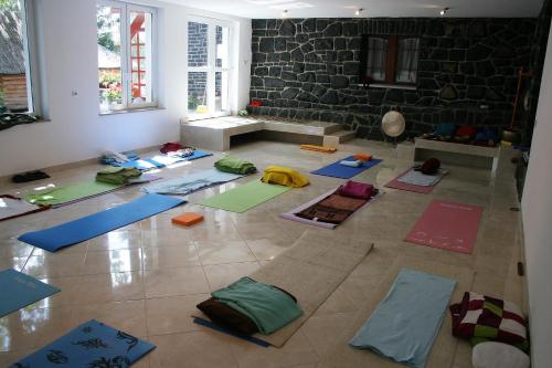 a room with many yoga mats on the floor at Mátraszentimre Panzió in Mátraszentimre