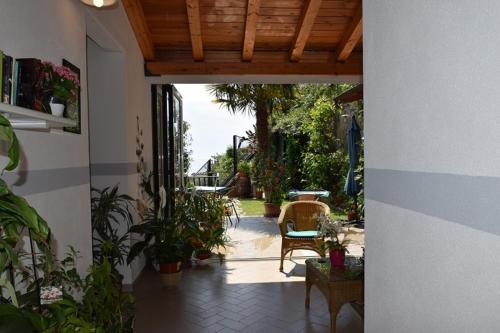 a patio with plants and a table and chairs at appartamentini5terre in Monterosso al Mare