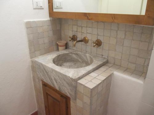 a bathroom with a marble sink with a mirror at La Casa dell ' Orto in Lerici