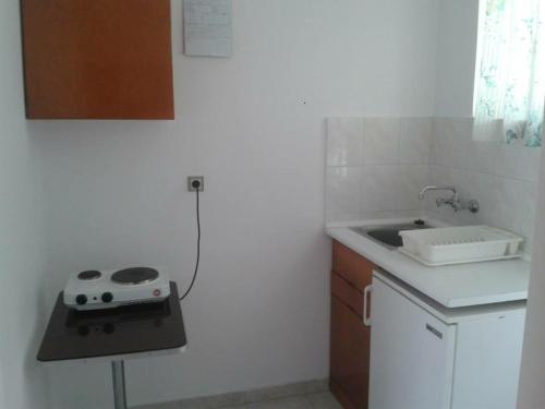 Kuchyň nebo kuchyňský kout v ubytování Rallou Rooms & Apartments