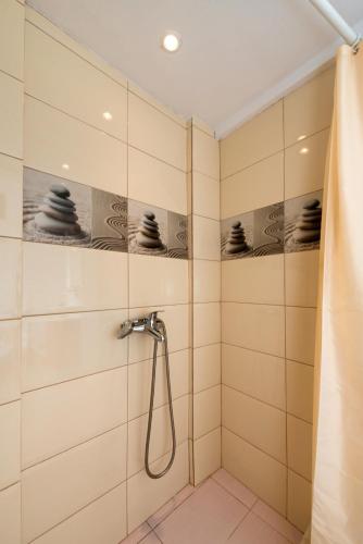 a bathroom with a shower with a shower curtain at Mantilaria in Fira