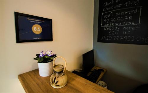 a table with a vase of flowers and a chalkboard at Penzion Na Americe in Nové Jirny