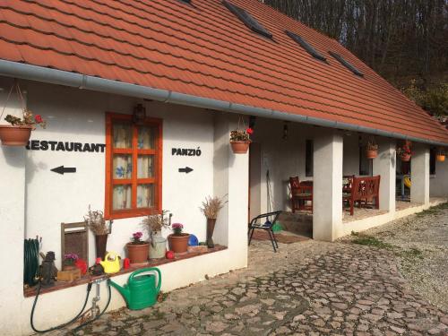 Bakonyi Apartmanház Eplény 8413 Eplény, 41 Veszprémi utca kép - 3