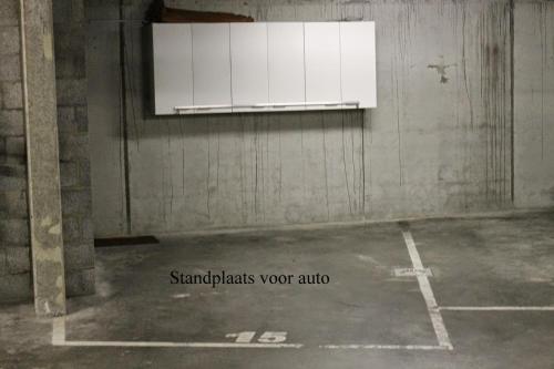 an empty parking lot with a window on a wall at Prinses Elisabeth in Koksijde