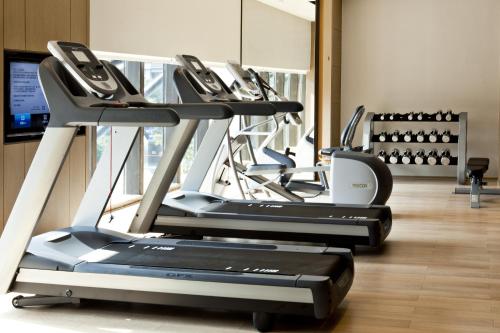The fitness center and/or fitness facilities at The East Hotel Hangzhou