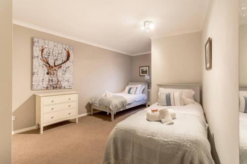 Gallery image of JOIVY Historic City Centre Apt with Free Secure Parking - No SUVs in Edinburgh
