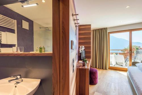 Ванная комната в Marini's giardino Hotel