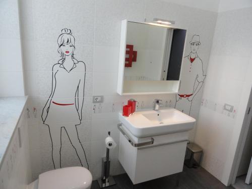 a bathroom with a drawing of a woman on the wall at Sapore di mare in Sestri Levante