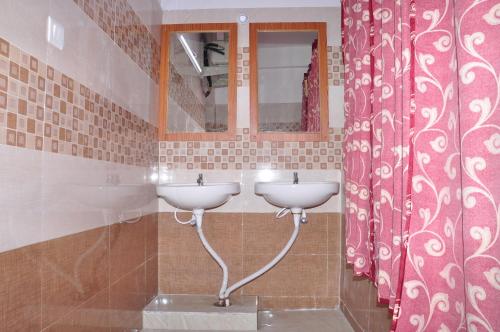 Jayaram Residency Srikalahastiにあるバスルーム