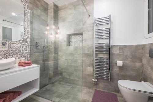 "SunBow Earth"- Boutique new Apt in Dowtown Athens