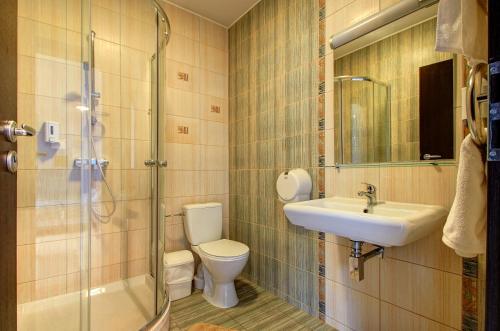 Koupelna v ubytování Aerohotel