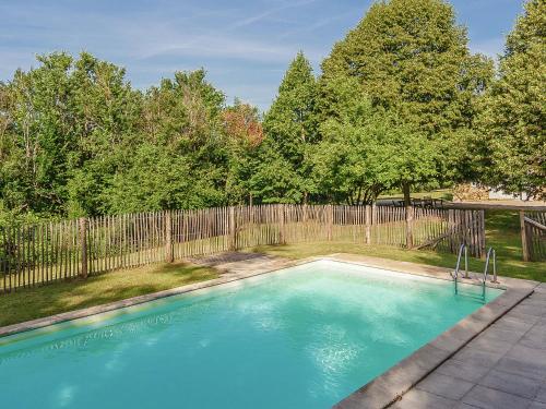Bazén v ubytování Mansion in Aquitaine with Private Pool nebo v jeho okolí