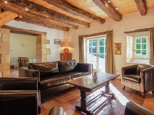 Posezení v ubytování Mansion in Aquitaine with Private Pool