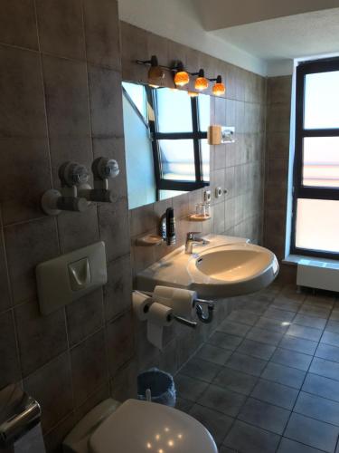 Koupelna v ubytování Hotel Poseidon
