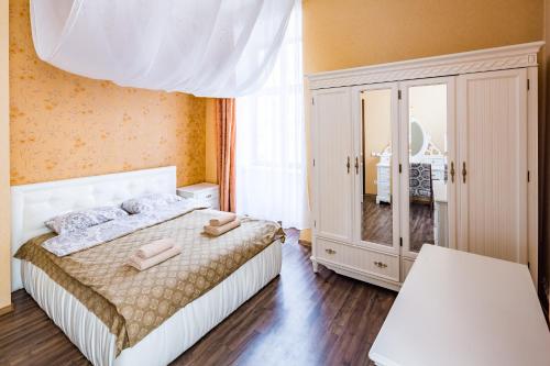 Postel nebo postele na pokoji v ubytování 2 Virmens'ka Apartment