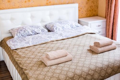 Postel nebo postele na pokoji v ubytování 2 Virmens'ka Apartment