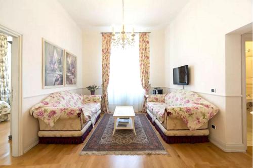 a living room with two couches and a table at Apartments In Pistoia in Pistoia