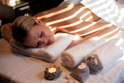 Ένα ή περισσότερα κρεβάτια σε δωμάτιο στο Wellness Hotel Zlatá Lípa